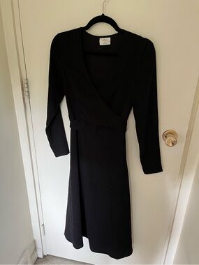 Wilfred Aritzia Black Wrap Dress with V-Neck Crossover Size 4
